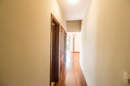 Casa de condomínio à venda com 341m², 4 quartos e 4 vagas Casa de condomínio à venda com 341m², 4 quartos e 4 vagasSuíte 1
