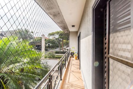 Casa de condomínio à venda com 341m², 4 quartos e 4 vagas Casa de condomínio à venda com 341m², 4 quartos e 4 vagasVaranda