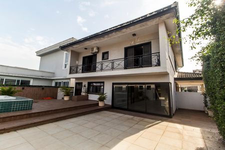 Casa de condomínio à venda com 341m², 4 quartos e 4 vagas Casa de condomínio à venda com 341m², 4 quartos e 4 vagasQuintal