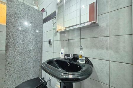 Casa à venda com 253m², 5 quartos e 4 vagas Casa à venda com 253m², 5 quartos e 4 vagasBanheiro da Suíte