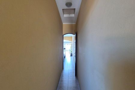 Casa à venda com 253m², 5 quartos e 4 vagasCorredor 