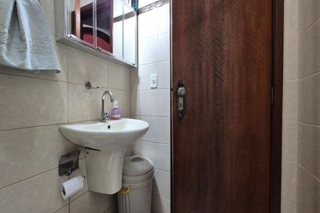 Casa à venda com 253m², 5 quartos e 4 vagasBanheiro