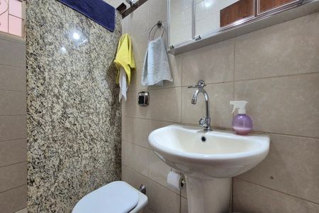 Casa à venda com 253m², 5 quartos e 4 vagasBanheiro