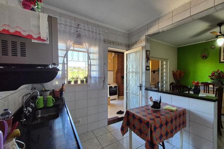 Casa à venda com 253m², 5 quartos e 4 vagas Casa à venda com 253m², 5 quartos e 4 vagasCozinha