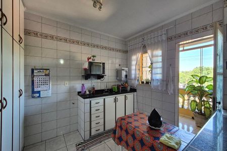 Casa à venda com 253m², 5 quartos e 4 vagas Casa à venda com 253m², 5 quartos e 4 vagasCozinha