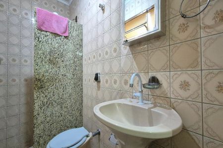 Casa à venda com 253m², 5 quartos e 4 vagas Casa à venda com 253m², 5 quartos e 4 vagasBanheiro