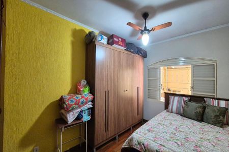 Casa à venda com 253m², 5 quartos e 4 vagas Casa à venda com 253m², 5 quartos e 4 vagasQuarto 1