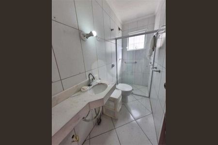 Casa à venda com 3 quartos, 227m² em Jardim Ester Yolanda, São Paulo