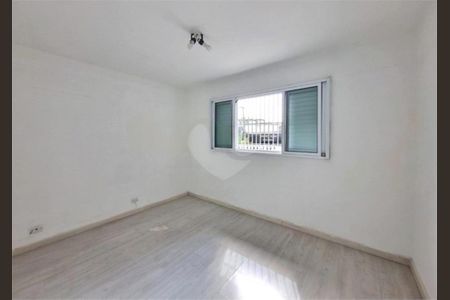 Casa à venda com 3 quartos, 227m² em Jardim Ester Yolanda, São Paulo