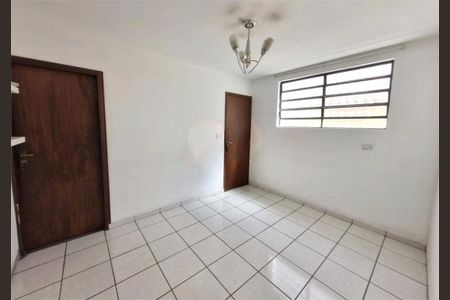Casa à venda com 3 quartos, 227m² em Jardim Ester Yolanda, São Paulo