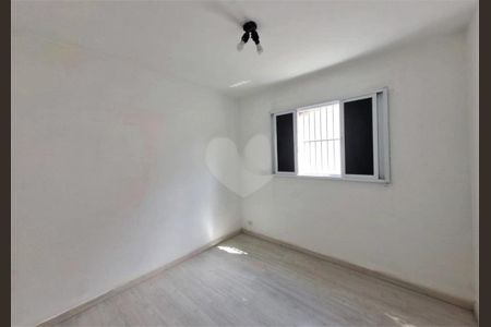 Casa à venda com 3 quartos, 227m² em Jardim Ester Yolanda, São Paulo