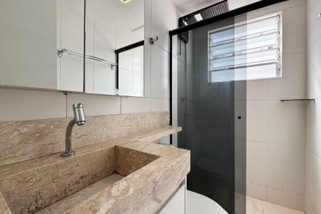 Apartamento à venda com 47m², 2 quartos e 1 vaga Apartamento à venda com 47m², 2 quartos e 1 vagaBanheiro Social