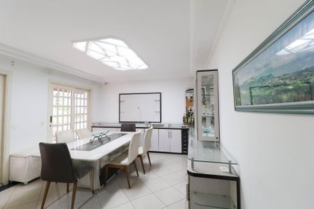 Casa de condomínio para alugar com 280m², 3 quartos e 4 vagas