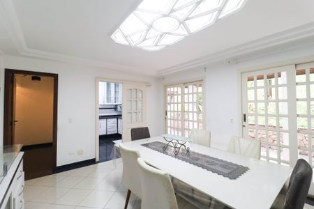 Casa de condomínio para alugar com 280m², 3 quartos e 4 vagas