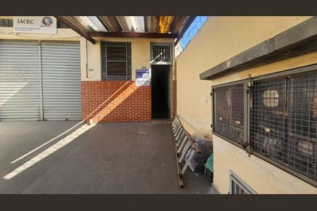 Garagem de casa para alugar com 3 quartos, 150m² em Vila Nhocuné, São Paulo