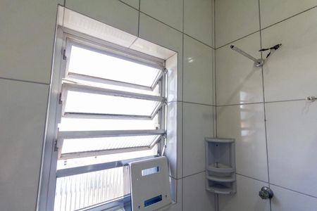 Banheiro 1 de casa para alugar com 3 quartos, 150m² em Vila Nhocuné, São Paulo