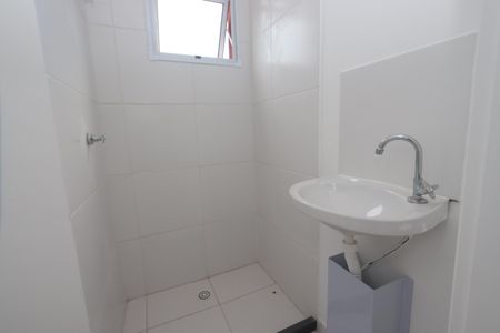 Banheiro de kitnet/studio para alugar com 1 quarto, 18m² em Jardim Imperador (zona Leste), São Paulo