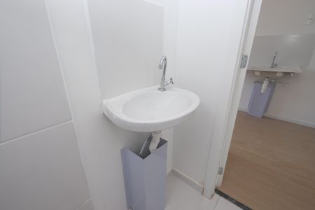 Banheiro de kitnet/studio para alugar com 1 quarto, 18m² em Jardim Imperador (zona Leste), São Paulo