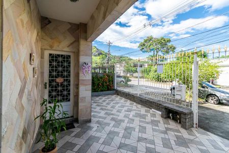 Casa para alugar com 138m², 3 quartos e 5 vagasVaranda da frente