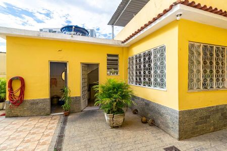 Casa para alugar com 138m², 3 quartos e 5 vagasQuintal