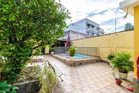 Casa para alugar com 138m², 3 quartos e 5 vagasQuintal