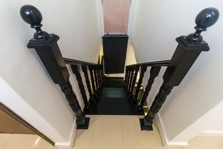 Casa para alugar com 250m², 4 quartos e 2 vagasEscada