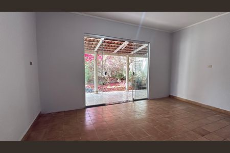 Casa para alugar com 238m², 4 quartos e 4 vagas
