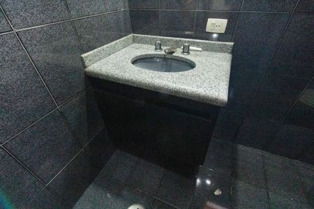 Casa para alugar com 220m², 4 quartos e 2 vagasBanheiro