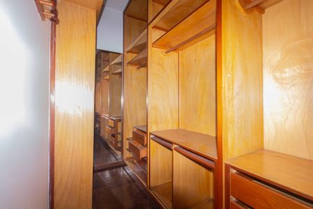 Casa para alugar com 220m², 4 quartos e 2 vagasCloset da suíte
