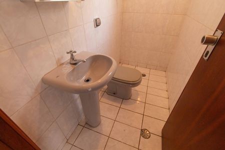 Casa para alugar com 220m², 4 quartos e 2 vagasBanheiro 2