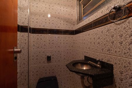 Casa para alugar com 220m², 4 quartos e 2 vagasLavabo