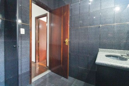 Casa para alugar com 220m², 4 quartos e 2 vagasBanheiro