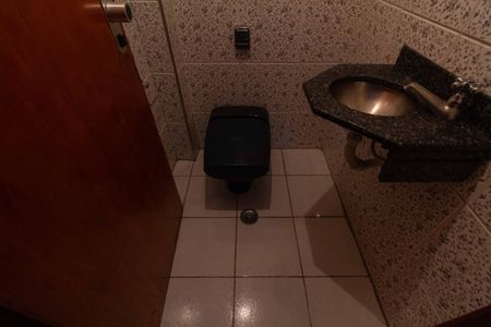 Casa para alugar com 220m², 4 quartos e 2 vagasLavabo