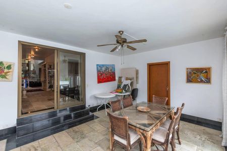 Casa à venda com 4 quartos, 552m² em Alphaville Residencial Um, Barueri