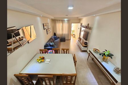 Casa à venda com 3 quartos, 111m² em Vila Firmiano Pinto, São Paulo