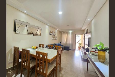 Casa à venda com 3 quartos, 111m² em Vila Firmiano Pinto, São Paulo