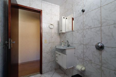 Casa à venda com 130m², 2 quartos e 2 vagasBanheiro 1
