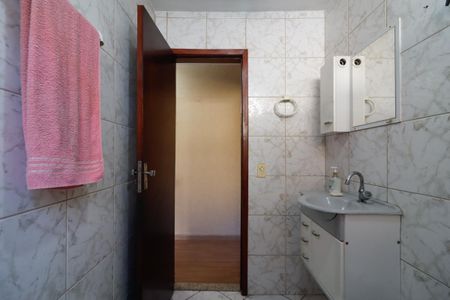 Casa à venda com 130m², 2 quartos e 2 vagasBanheiro 1