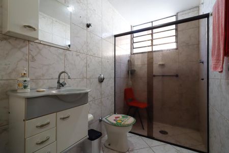 Casa à venda com 130m², 2 quartos e 2 vagasBanheiro 1