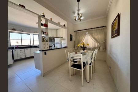 Casa à venda com 4 quartos, 300m² em Parque dos Passaros, São Bernardo do Campo