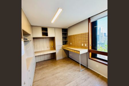 Apartamento à venda com 225m², 3 quartos e 3 vagas