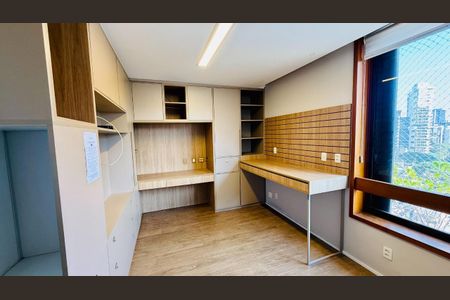 Apartamento à venda com 225m², 3 quartos e 3 vagas