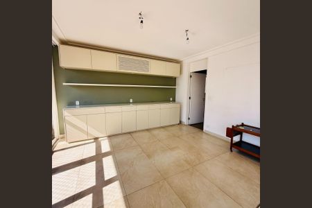 Apartamento à venda com 225m², 3 quartos e 3 vagas