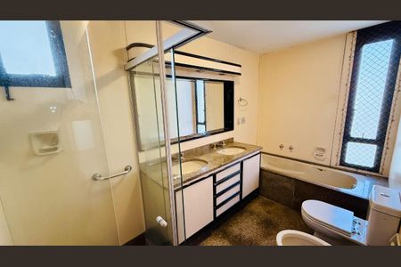 Apartamento à venda com 225m², 3 quartos e 3 vagas
