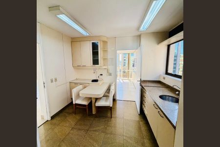 Apartamento à venda com 225m², 3 quartos e 3 vagas