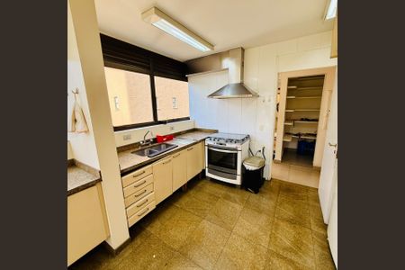 Apartamento à venda com 225m², 3 quartos e 3 vagas