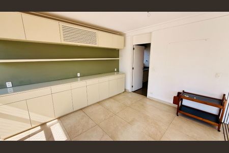 Apartamento à venda com 225m², 3 quartos e 3 vagas
