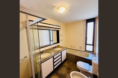 Apartamento à venda com 225m², 3 quartos e 3 vagas