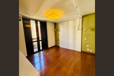Apartamento à venda com 225m², 3 quartos e 3 vagas