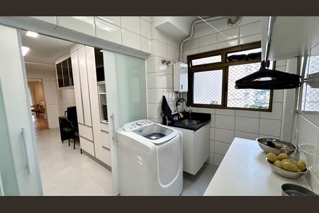 Apartamento à venda com 130m², 3 quartos e 2 vagas Apartamento à venda com 130m², 3 quartos e 2 vagasÁrea de Serviço